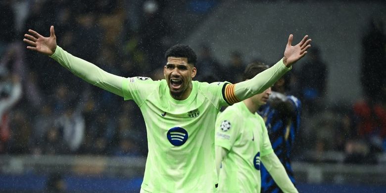 Liga Spanyol, Ronald Araujo, Barcelona, Liverpool, Jules Kounde, Eric Garcia, Alejandro Balde, Andreas Christensen, Barcelona Bersikeras Pertahankan Ronald Araujo dari Godaan Liverpool
