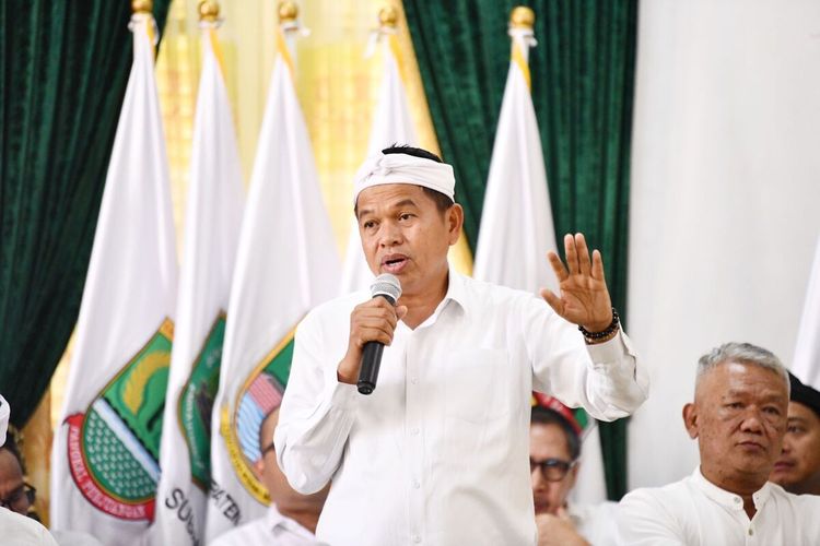 aparatur sipil negara, Taj Yasin, Ahmad Luthfi, Dedi Mulyadi, ahmad luthfi, kewajiban sarung asn, kewajiban sarung asn di jateng, libur di hari ultah ibu, libur ASN di hari ultah ibu, Kebijakan Baru Gubernur Jateng dan Jabar: Dari Sarung ASN hingga Libur Ultah Ibu