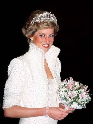 Putri Wales, Mengapa Kate Middleton Sering Memakai Tiara yang Sama di Berbagai Jamuan Formal?