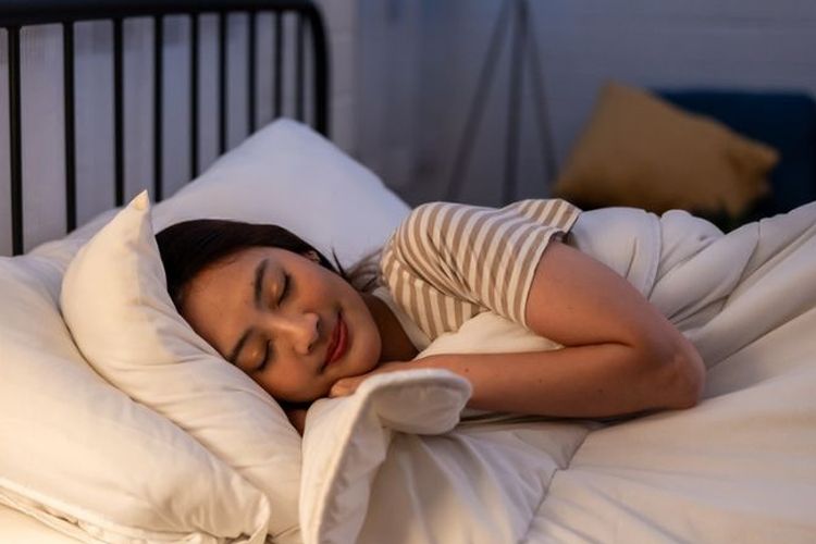 tidur berkualitas, Studi Ungkap Tidur Berkualitas Sama Pentingnya dengan Makan Sehat, Tidur berperan penting bagi fungsi otak, Membantu menjaga berat badan tetap ideal, Berpengaruh pada kesehatan jantung dan metabolisme, Memperkuat sistem kekebalan tubuh, Menjaga kesehatan mental dan kestabilan emosi, Mendukung performa fisik sehari-hari