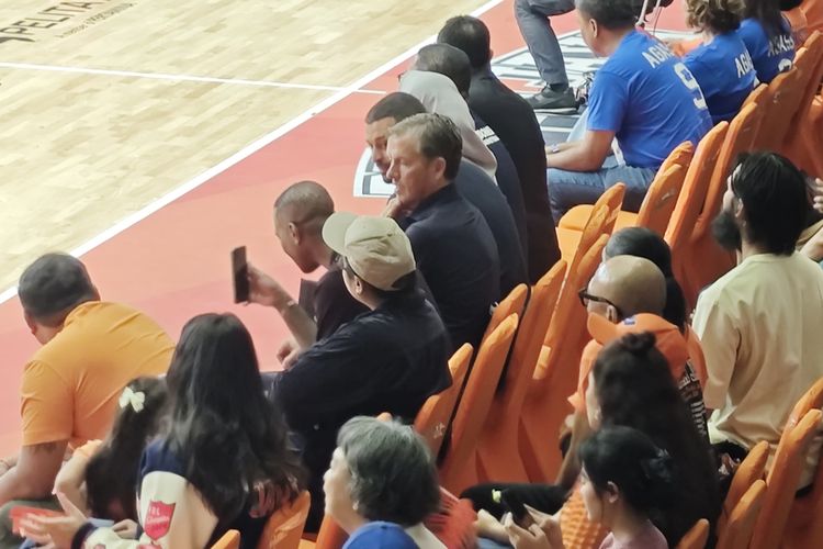 Timnas Indonesia, Patrick Kluivert, Indonesian Basketball League, Alex Pastoor, IBL 2025, Dewa United, indonesian basketball league, Pelita Jaya Bakrie, Patrick Kluivert Tonton Final IBL 2025 Selepas Pantau Timnas U23 Indonesia