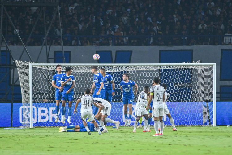 Persib, Bali United, Persib Bandung, Liga 1 2024-2025, Berita Foto, Persib Bandung vs Bali United, BERITA FOTO Pertunjukan Karakter Juara Persib Bandung Saat Kalahkan Bali United