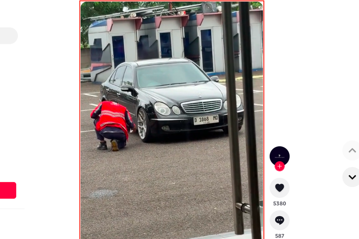 pelek, jalan tol, Pelek Pecah Hajar Lubang di Jalan Tol, Pengemudi Ini Klaim Ganti Rugi
