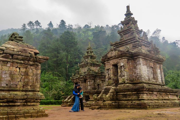 Candi Gedong Songo, Wisata Kabupaten Semarang, candi gedongsongo, Sejarah Candi Gedong Songo, sejarah candi gedongso, Sejarah Candi Gedong Songo, Warisan Budaya Hindu di Lereng Gunung Ungaran, Asal usul nama Gedong Songo, Jejak sejarah dan keagamaan di Candi Gedong Songo, Penemuan Candi Gedong Songo pada 1740, Pesona alam dan wisata edukasi di Candi Gedong Songo, Makna filosofis dalam struktur Candi Gedong Songo