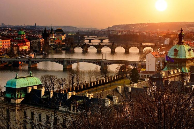 kota terindah di dunia, 10 Kota Terindah Dunia dengan Sejarah dan Arsitektur Ikonis, 1. Paris, Prancis, 2. Venesia, Italia, 3. Kyoto, Jepang, 4. Praha, Republik Ceko, 5. Cape Town, Afrika Selatan, 6. Rio de Janeiro, Brasil, 8. Dubrovnik, Kroasia, 9. Barcelona, Spanyol