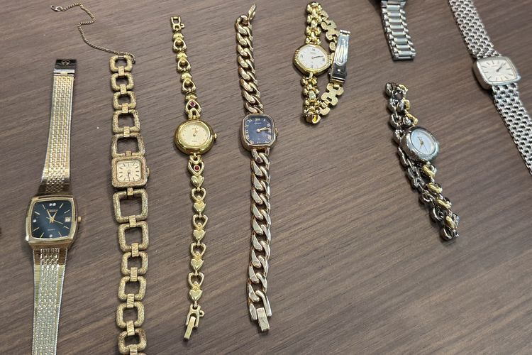 tips membeli jam tangan, 5 Tips Membeli Jam Tangan Vintage Secondhand, Jangan Sampai Salah Pilih, 1. Pahami dasar tentang mesin dan kaliber jam, 2. Periksa kesesuaian casing, 3. Pastikan jam benar-benar autentik, 4. Manfaatkan referensi dan komunitas, 5. Waspadai jam yang sudah dimodifikasi