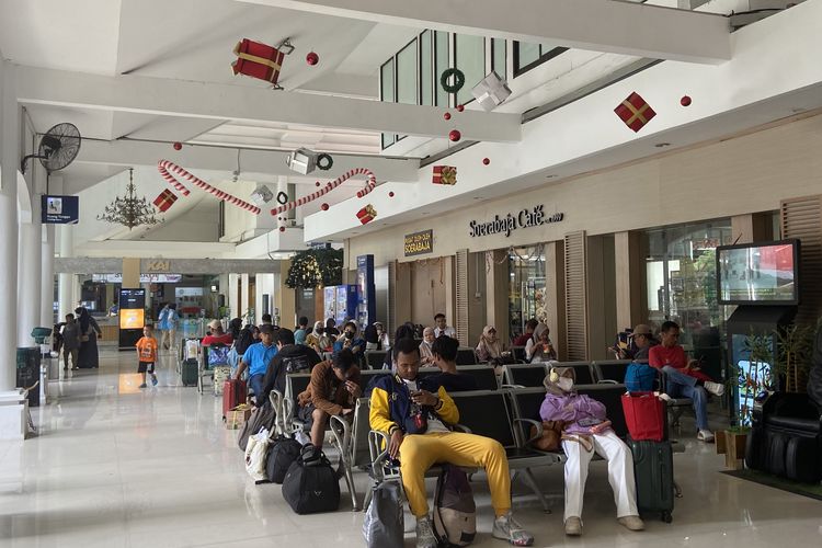 turis asing, Stasiun Gambir, Stasiun Yogyakarta, Stasiun Bandung, stasiun kereta, stasiun yogyakarta, stasiun favorit turis asing, 10 Stasiun Kereta Favorit Turis Asing di Indonesia dan Daya Tariknya