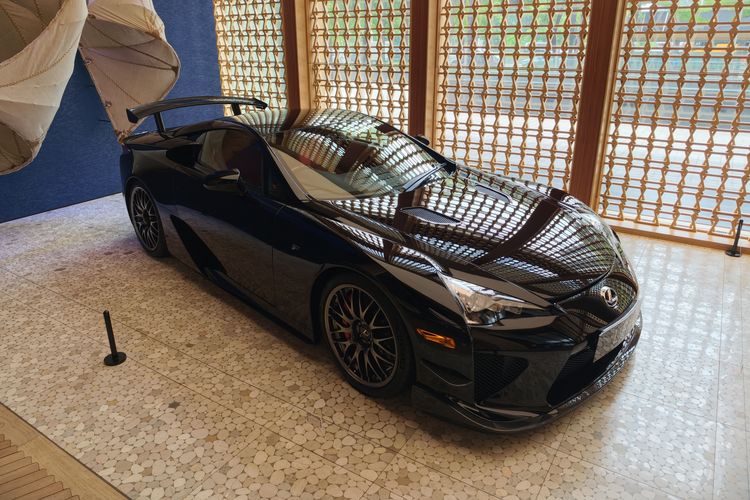 LFA Nurburgring Edition, Lexus, Oliver Wihardja, Menara Astra, Momen Langka: Jumpa LFA Nurburgring Edition di Jakarta