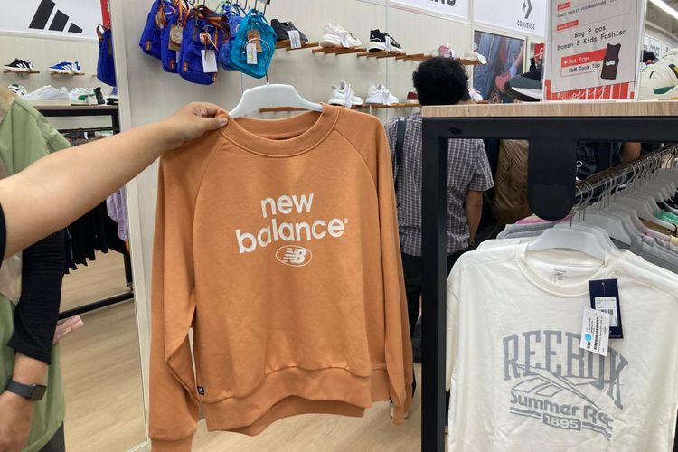 New Balance, Tips Tetap Hangat dan Modis Saat Musim Hujan