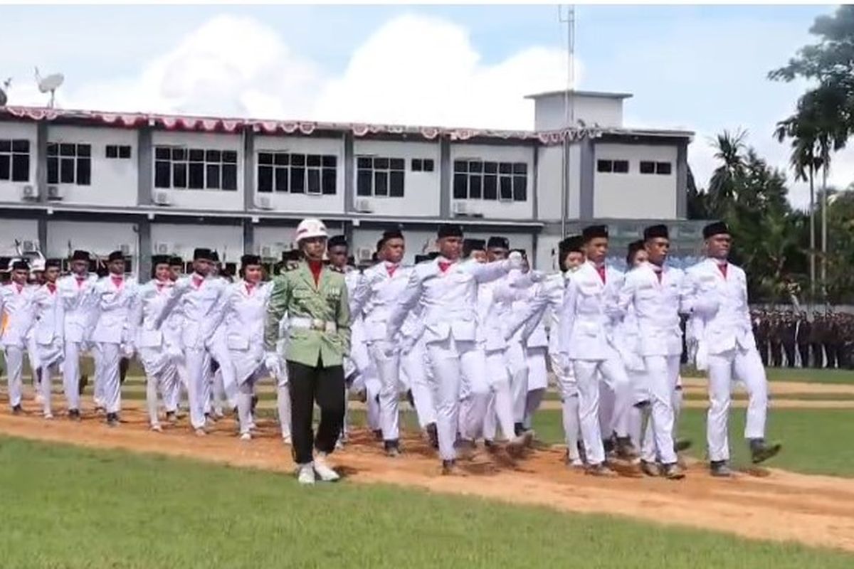 beasiswa, paskibra, Supratman Andi Agtas, HUT ke-80 RI, Aksi Heroik Paskibra, Alasan Menkum Tawarkan Beasiswa ke Paskibra Sorong yang Nyaris Pingsan, Supratman Andi Agtas Tawarkan Beasiswa dan Bantuan, Bantuan Sepeda Motor untuk Kristo dan Teman-Temannya, Kejadian Viral dan Tanggapan Menteri Hukum, Aksi Heroik Paskibra yang Mendapatkan Pujian, Semangat Nasionalisme yang Menginspirasi