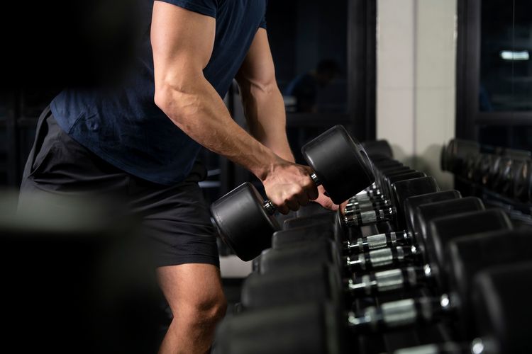 diet, membentuk tubuh, getting shredded, massa otot, menurunkan berat badan, Membentuk Tubuh Berotot Tidak Perlu Diet Ekstrem, Ini Kuncinya, Bukan berarti harus kelaparan, Latihan dan pemulihan harus seimbang, Hasil tidak muncul dalam semalam, Makanan tinggi protein tetap penting, Latihan beban jadi fondasi utama, Kunci utamanya konsisten
