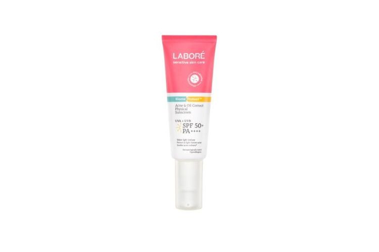 acne-prone, komedo, sunscreen, Wardah, kulit berjerawat, Anessa, 12 Rekomendasi Sunscreen Non-comedogenic Ringan untuk Kulit Sensitif dan Berjerawat, 1. Wardah UV Shield Acne Calming Sunscreen Serum SPF50 PA++++, 2. Anessa Perfect UV Sunscreen Skincare Gel SPF50+ PA++++, 3. Labore Acne Oil Correct Physical Sunscreen SPF50+ PA++++, 4. Skintific 5X Ceramide Serum Sunscreen SPF50+ PA++++, 5. NPure Cica Beat The Sun Matte SPF50+ PA++++, 6. La Roche-Posay Anthelios UVMune 400 Oil Control Gel-Cream SPF50+, 7. Emina Sun Battle SPF50 PA++++ Cica Acne Fighter, 8. OMG Acne &amp; Oil Control UV Barrier Sunscreen SPF50 PA++++, 9. Amaterasun Physical Sunscreen SPF50+ PA++++, 10. Bioré UV Aqua Rich Watery Essence SPF50+ PA++++, 11. Azarine Hydramax-C Sunscreen Serum SPF50 PA++++, 12. Facetology Triple Care Sunscreen Tinted SPF50 PA++++