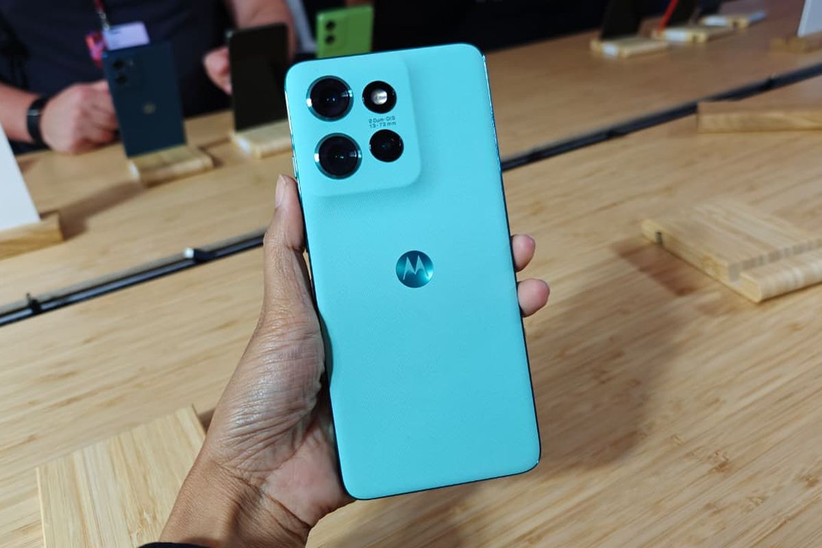 Smartphone, Lenovo, Motorola, Motorola Edge 60 Neo, Moto Edge 60 Neo, spesifikasi Motorola Edge 60 Neo, spesifikasi Moto Edge 60 Neo, Hands-on Motorola Edge 60 Neo di Jerman, HP Compact yang Pas di Tangan, HP compact, nyaman digenggam, Desain punggung yang familier, Frame yang serasi, Spesifikasi Moto Edge 60 Neo