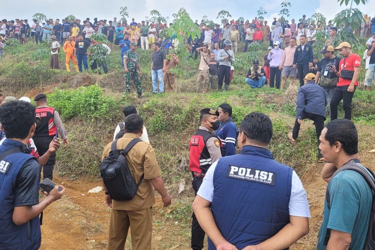 Cilacap, Penganiayaan balita, pembunuhan di cilacap, balita dibunuh kekasih ibu, balita dibunuh selingkuhan ibu, penganiayaan balita cilacap, Tabir Kematian Balita di Cilacap Terungkap, Dibunuh Kekasih Gelap Sang Ibu, Disebut kecelakaan, Penganiayaan Berulang Sebelum Tewas, Rekonstruksi di Tengah Amarah Warga, Fakta yang Menyayat Hati