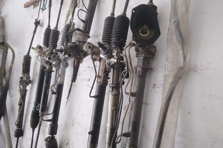 Perawatan Mobil, elektrik, hidrolik, power steering, Hidrolik vs Elektrik: Pilihan Power Steering Terbaik