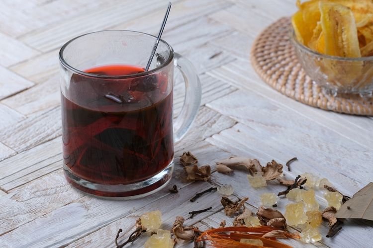 TasteAtlas, minuman khas nusantara, minuman hangat khas Indonesia, tasteatlas, minuman tradisional Indonesia, minuman tradisional indonesia yang mudah dibuat, jamu minuman herbal, 9 Minuman Nusantara yang Diakui Dunia, Ada Apa Saja?, 1. Jamu, Ramuan Herbal Warisan Leluhur, 2. Kopi Tubruk, Minuman Wajib Penikmat Kopi Lokal, 3. Wedang Jahe, Hangatkan Tubuh dan Jiwa, 4. Kopi Luwak, Kopi Termahal di Dunia Asal Indonesia, 5. Bajigur, Minuman Manis dari Tanah Sunda, 6. Soda Gembira, Minuman Ceria dari Dapur Nusantara, 7. Kopi Ginseng, Energi dalam Secangkir Kopi, 8. Bandrek, Pedas Hangat ala Sunda, 9. Sekoteng, Manis Hangat dari Jawa Tengah