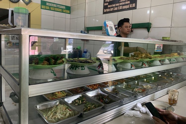 minyak goreng, harga minyak goreng, gorengan, lauk warteg, Harga Minyak Goreng Tembus Rp 47.000 per 2 Liter, Harga Gorengan dan Lauk Warteg Naik?