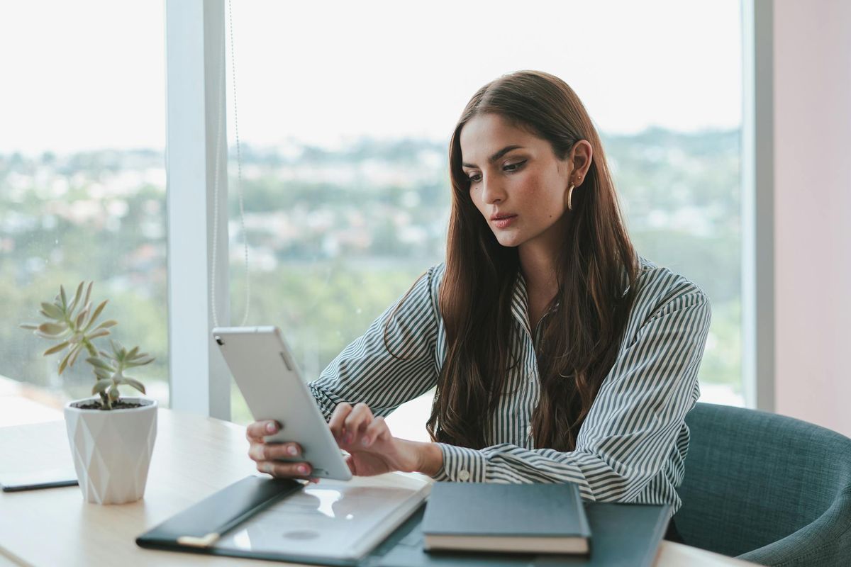 Kemandirian ekonomi, prioritas hidup, keputusan memiliki anak, tekanan sosial, Perempuan Mandiri Secara Finansial, Mengapa Banyak yang Menunda Punya Anak?