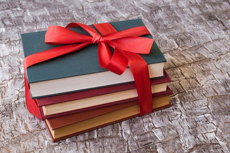 kado Valentine, 35 Ide Tukar Kado Hari Valentine yang Unik dan Berkesan, Hadiah personal, Hadiah romantis untuk pasangan, Ide tukar kado Valentine untuk sahabat, Hadiah Valentine yang kreatif, Ide tukar kado Valentine budget friendly, Hadiah pengalaman dan aktivitas bersama, Hadiah unik dan anti-mainstream