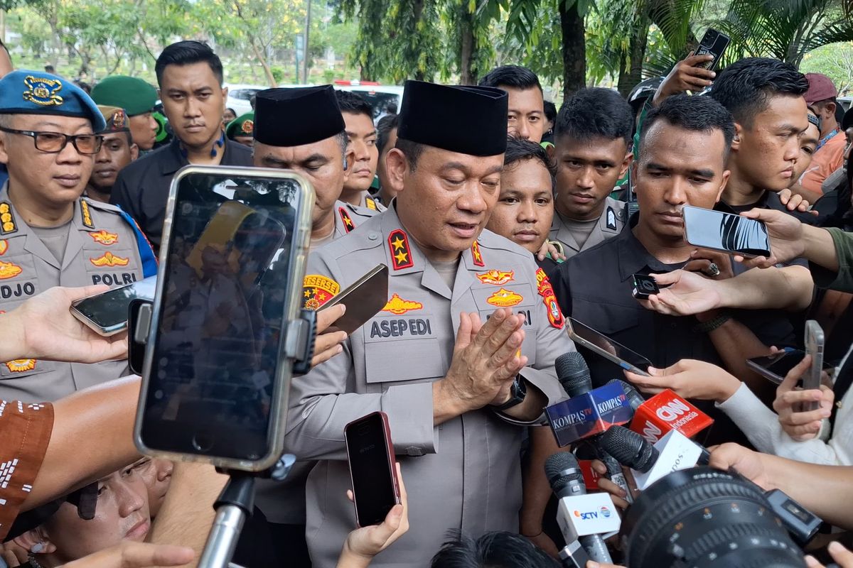 kapolri, affan kurniawan, affan kurniawan dilindas, affan kurniawan dilindas kendaraan brimob, Daftar Nama 7 Anggota Brimob Kasus Rantis Lindas Ojol, 7 Brimob kasus rantis lindas ojol, Polri janji bakal transparan, Kronologi ojol dilindas rantis Brimob, Kapolri minta maaf