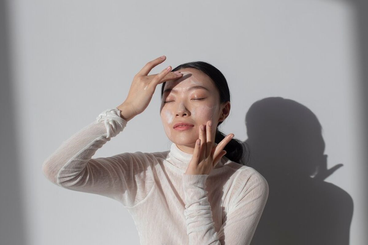 sunscreen, Centella asiatica, skincare, makeup, Ini 7 Sunscreen No White Cast Terbaik yang Bikin Kulit Tetap Natural