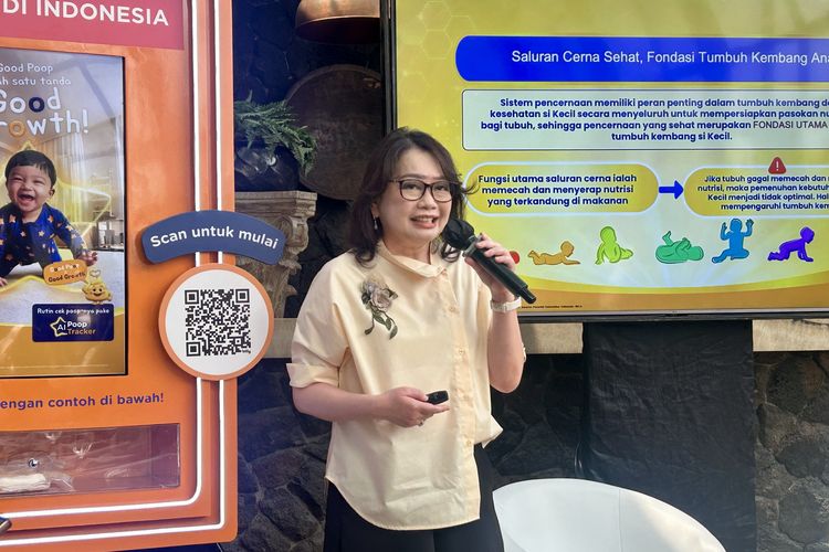 pencernaan, 4 Tanda Pencernaan Anak Sehat Dilihat dari Fesesnya, Orangtua Wajib Tahu, 1. Warna feses yang bervariasi masih normal, 2. Bentuk feses menyerupai sosis menandakan normal, 3. Tekstur feses tidak terlalu cair atau keras, 4. Volume feses 