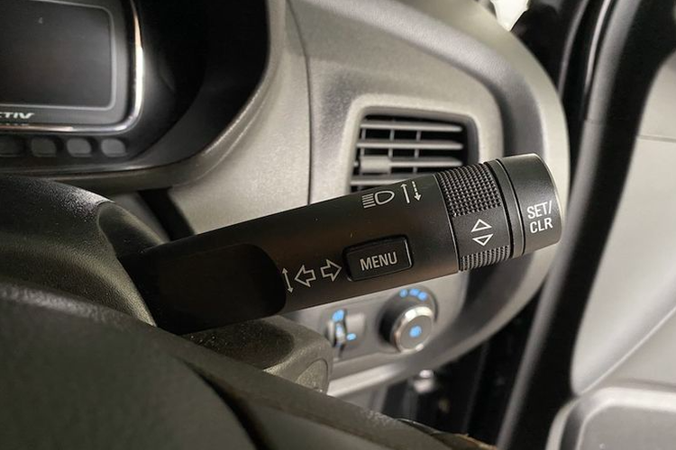 lampu sein, lampu sein mobil, Sering Terjadi, Ini Alasan Pengguna Motor Lupa Mematikan Lampu Sein