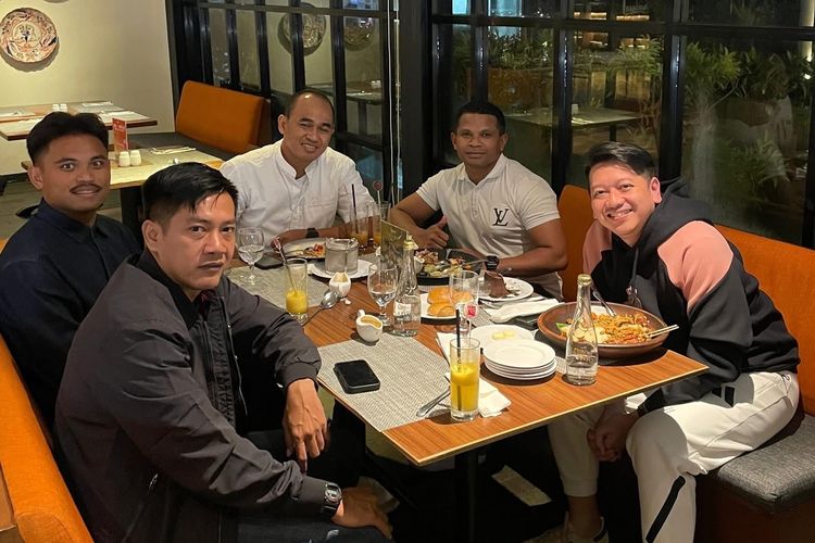 Saddil Ramdani, Persib, Adhitia Putra Herawan, Persib Bandung, Bojan Hodak, Timnas Indonesia, Foto Bos Persib Bertemu Saddil Ramdani Bocor di Media Sosial
