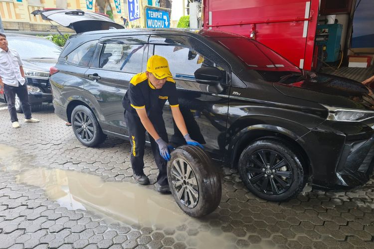 Ban mobil, Perawatan Ban, harga ban mobil, ganti ban mobil, Ganti Ban Mobil Satu Set, Cek Harganya Per Agustus 2025