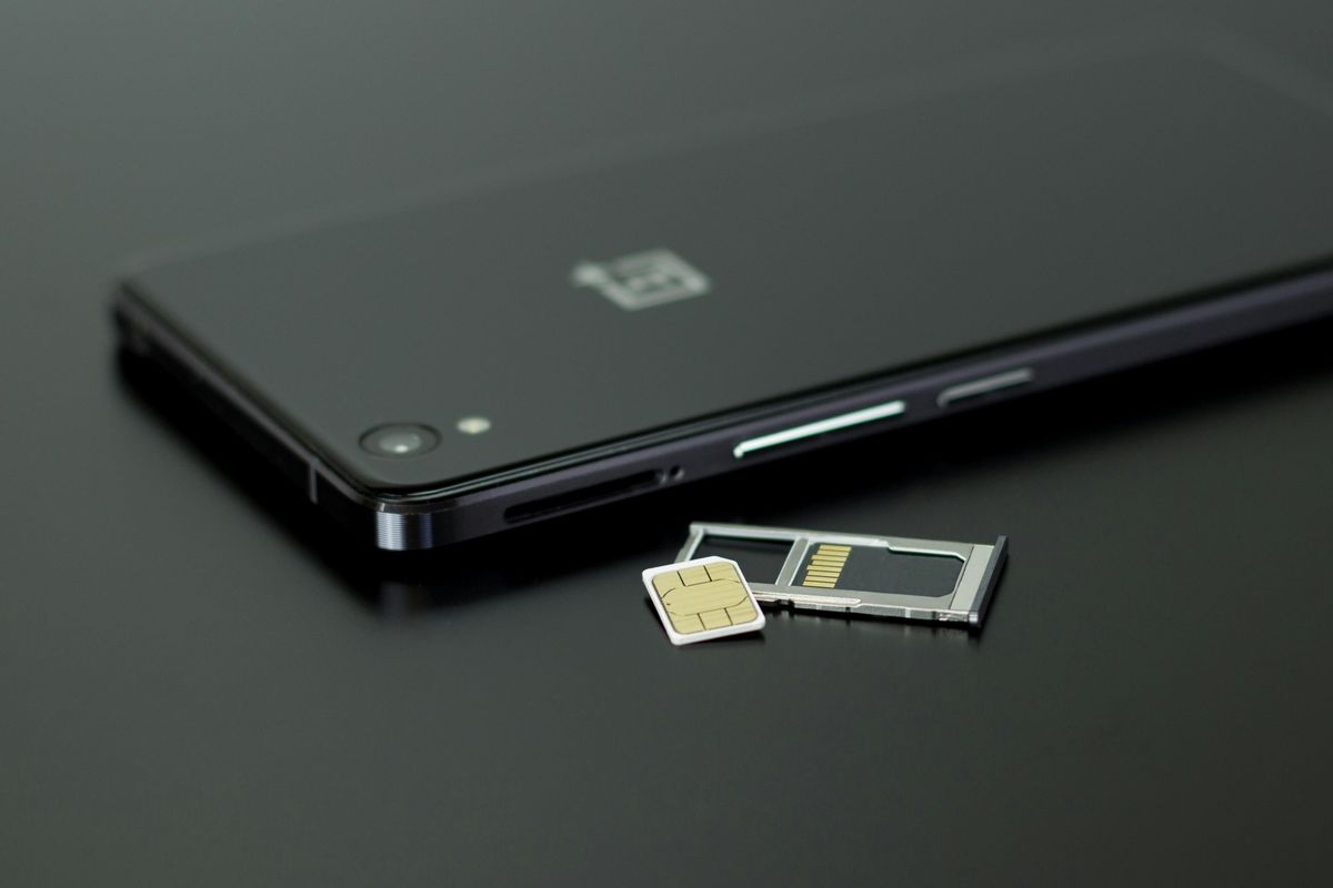 Indosat, XLSmart, Komdigi, registrasi SIM card biometrik, Aturan Registrasi SIM Card Biometrik Berlaku, Indosat dan XLSmart Siap Terapkan