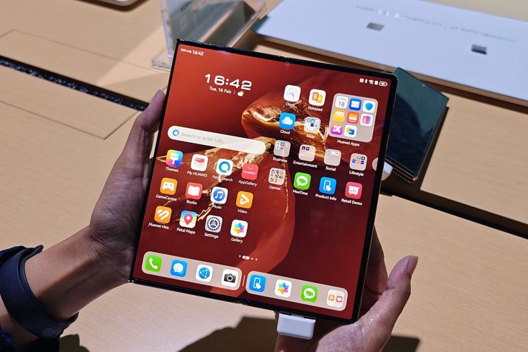 Huawei, ponsel lipat tiga, Mate XT Ultimate, Huawei Mate XT, huawei, Huawei Pastikan Ponsel Lipat Tiga Mate XT Ultimate Rilis di Indonesia