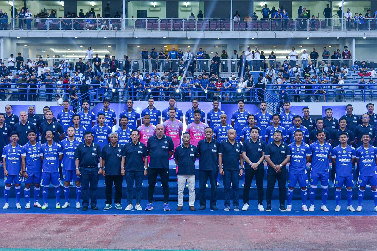 Persib, persib bandung, pemain baru Persib Bandung, pemain baru Persib Bandung 2025, pemain baru persib, Thom Haye, Persib Bandung Umumkan Pemain Anyar di TV Lokal Sore Ini, Benarkah Ada Thom Haye?, Bagaimana Cara Persib Mengenalkan Pemain Anyar Sebelumnya?, Apa Makna Kode Misterius yang Dibagikan Persib?, Benarkah Thom Haye Akan Merapat ke Bandung?, Siapa Sebenarnya Federico Barba?, Apakah Reno Piscopo Jadi Kejutan Persib?