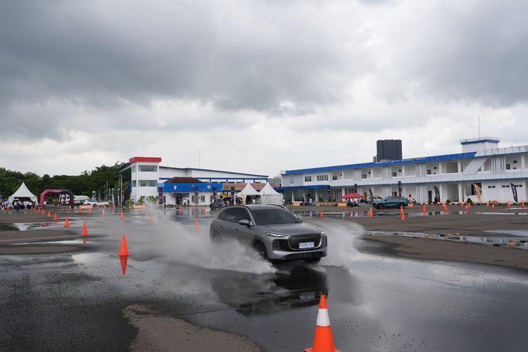 Lepas, SUV hybrid, Lepas Indonesia, Lepas L8, Klarifikasi Lepas Soal L8 yang Rusak Saat Dites Ekstrem