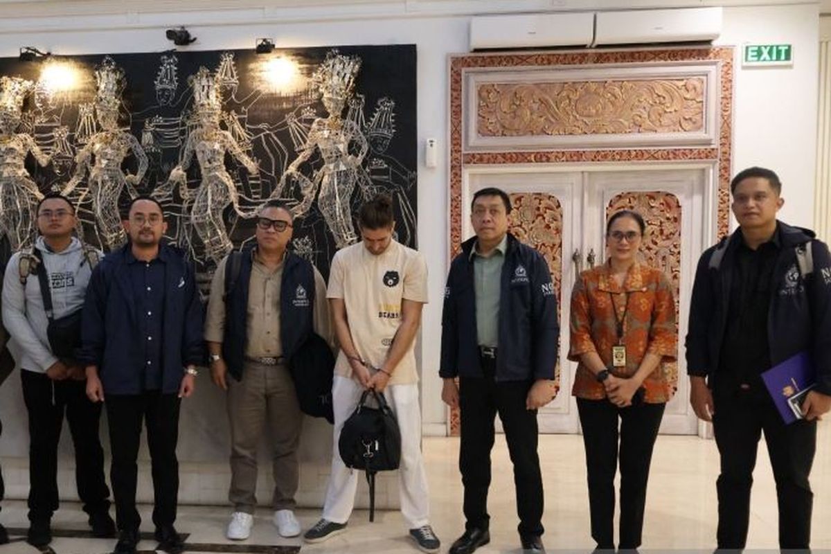 Buronan Interpol Asal Rumania yang Sembunyi di Bali Dideportasi