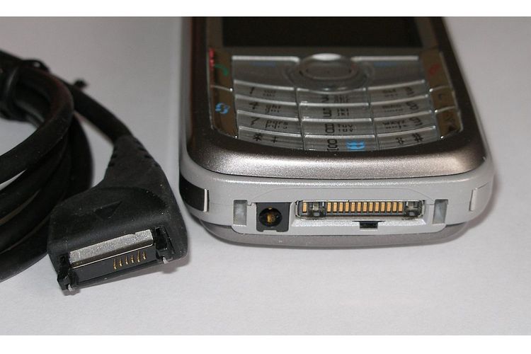 port, Siemens, Ini 5 Port Charger HP Paling Aneh yang Pernah Ada, 1. Siemens Slim-Lumberg, 2. Sony Ericsson FastPort, 3. Samsung USB 3.0 Micro-B, 4. HTC ExtUSB, 5. Nokia Pop-Port