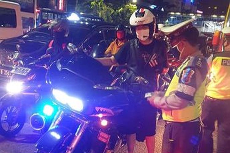 sirene dan strobo, penyalahgunaan sirene, ketidakadilan di jalan, tindakan masyarakat, Mengapa Masyarakat Gerah dengan Sirene dan Strobo di Jalan?