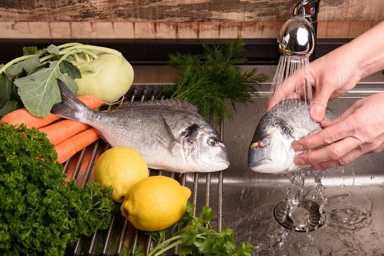 ikan, cara membersihkan ikan, cara membersihkan ikan agar tidak amis, 3 Cara Bersihkan Ikan agar Tak Amis Tanpa Lemon