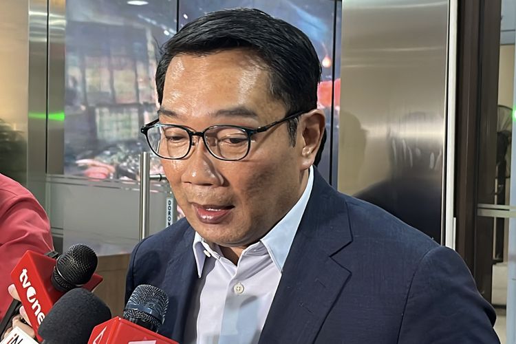 BJ Habibie, mobil mercy, kasus korupsi BJB, mobil mercy ridwan kamil, mobil mercy ridwan kamil di bengkel, ilham akbar habibie, Ridwan Kamil Beli Mercy Milik Habibie dengan Dicicll, Baru Bayar Rp 1,3 M, Mobil Kini Disita KPK, Mobil Mercy Milik BJ Habibie, Pembayaran Dicicil, Belum Lunas, Penyitaan oleh KPK, Awal Mula Transaksi, Motor Royal Enfield Ikut Disita