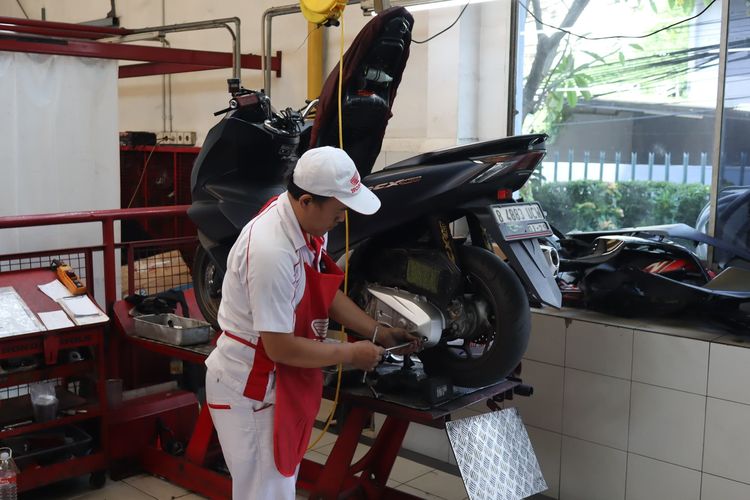Honda, sepeda motor, servis motor, astra honda motor, Servis, motor, Jelang Lebaran, Bengkel Resmi Honda Banjir Order