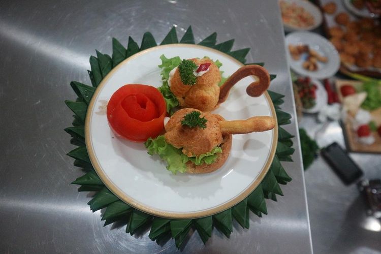 kuliner, Yogyakarta, Rekomendasi 7 Kuliner Yogyakarta Khas Hidangan Keraton yang Wajib Dicoba, 1. Brongkos, 2. Gudeg manggar, 3. Songgo Buwono, 4. Bebek suwar-suwir, 5. Manuk nom, 6. Sayur lodeh kluwih, 7. Wedang uwuh