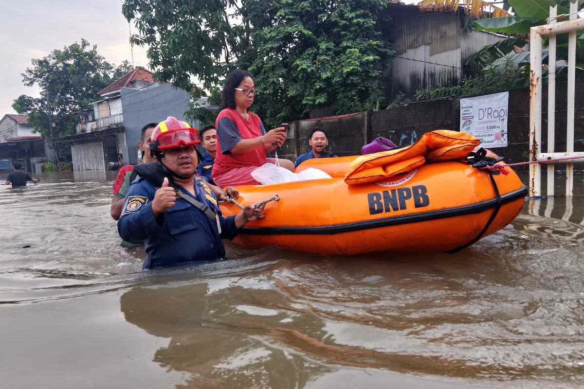 BMKG, cuaca ekstrem, puncak musim hujan, bmkg, badan meteorologi klimatologi dan geofisika, prakiraan cuaca Banten, Hujan Lebat hingga Gelombang Tinggi, BMKG Minta Warga Banten Waspada Cuaca Ekstrem 48 Jam ke Depan