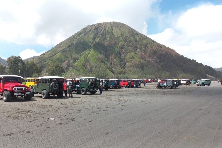 kapan gunung bromo buka, apakah gunung bromo buka saat lebaran, daftar harga tiket wisata gunung bromo, cara pesan tiket masuk gunung bromo online, tips datang ke gunung bromo, Gunung Bromo Buka Lagi pada 2 April 2025, Pengunjung Diimbau Beli Tiket Online