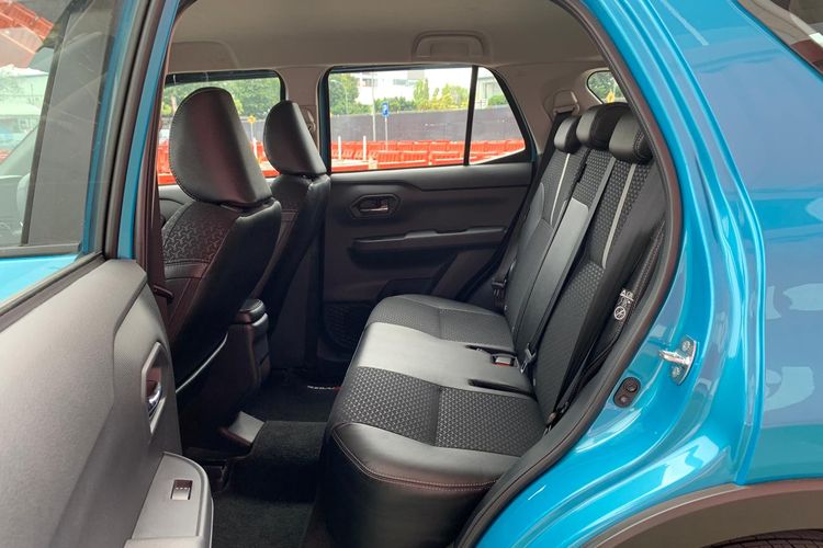 Suzuki, Fronx, Toyota, Raize, interior, Suzuki Fronx, suzuki fronx, Komparasi Interior Suzuki Fronx Lawan Toyota Raize GR Sport