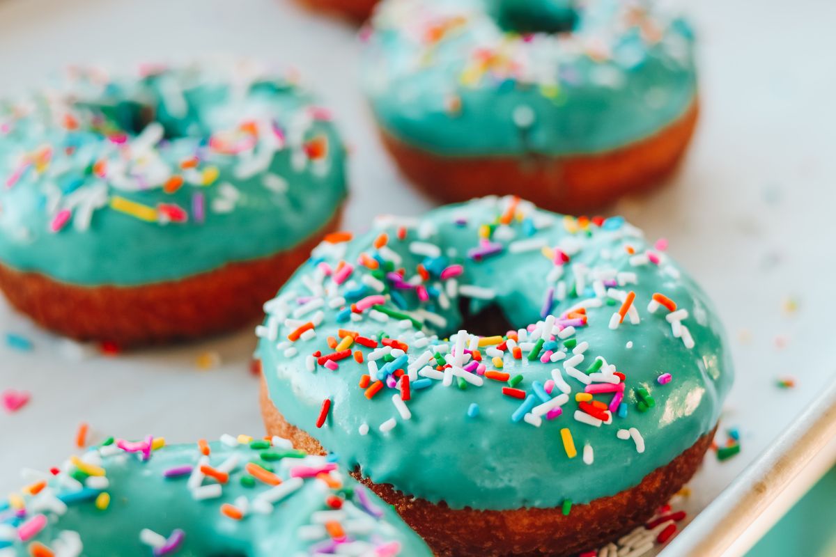 Donat, donat, Asal-usul Donat, sejarah donat, sejarah donat di indonesia, sejarah donat bolong, Asal-usul donat, Jejak Sejarah Donat, dari Belanda, Lautan Atlantik hingga Toko Roti Modern