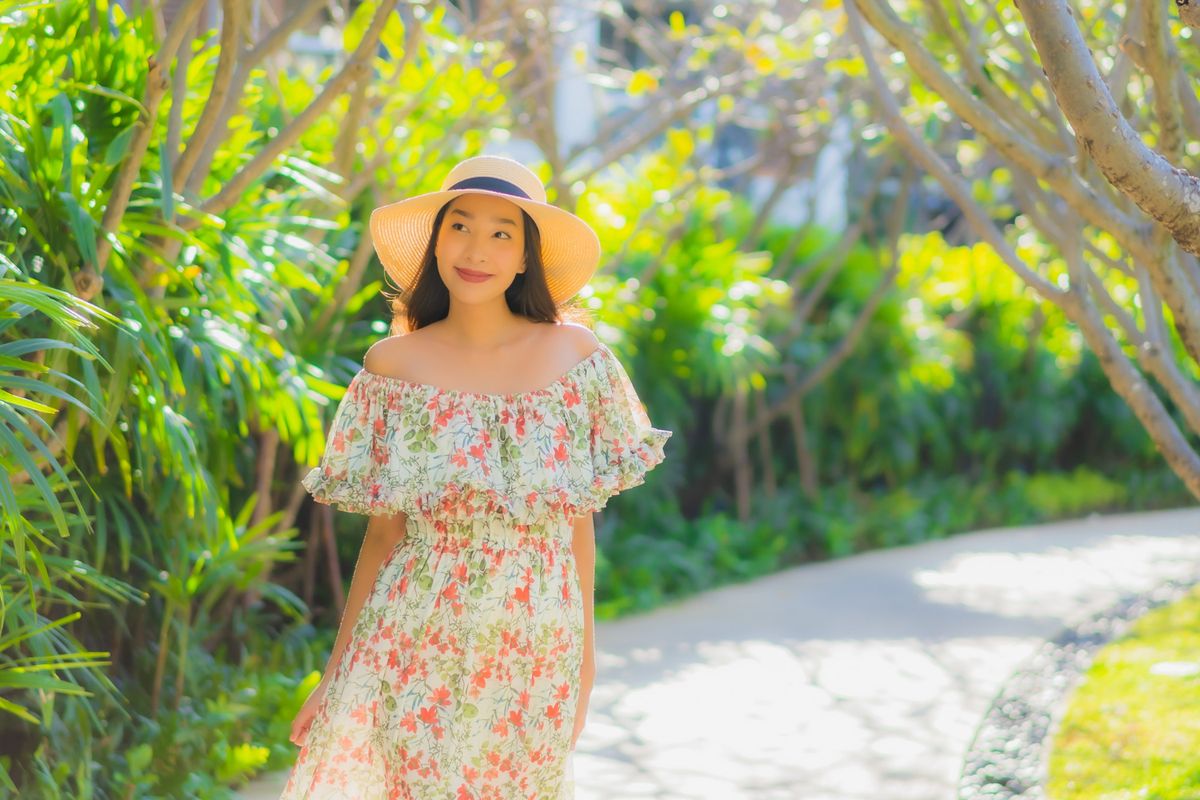 motif baju, Motif baju, fashion wanita, tips fashion, tampil muda, motif baju bikin tua, fashion 2025, 6 Motif Baju yang Bisa Membuat Penampilan Terlihat Lebih Tua Meski Sering Jadi Favorit, 1. Motif abstrak, 2. Motif kecil-kecil, 3. Motif kotak-kotak, 4. Motif geometris, 5. Wild patterns, 6. Motif barok