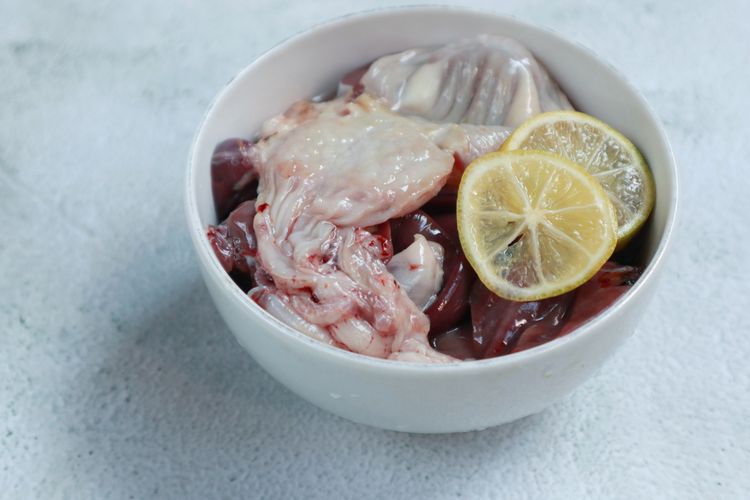 Cara Masak Ati Ampela, cara masak ati ampela yang enak, cara hilangkan bau amis ampela, tips membersihkan ati ampela, Cara Masak Ati Ampela Bebas Pahit dan Amis, Tambah 1 Bahan Ini, Kenapa Ati Ampela Bisa Pahit dan Amis, 1 Bahan untuk Menghilangkan Pahit dan Amis, Langkah Membersihkan Ati Ampela ala Warung Padang, Siap Dimasak Tanpa Rasa Pahit