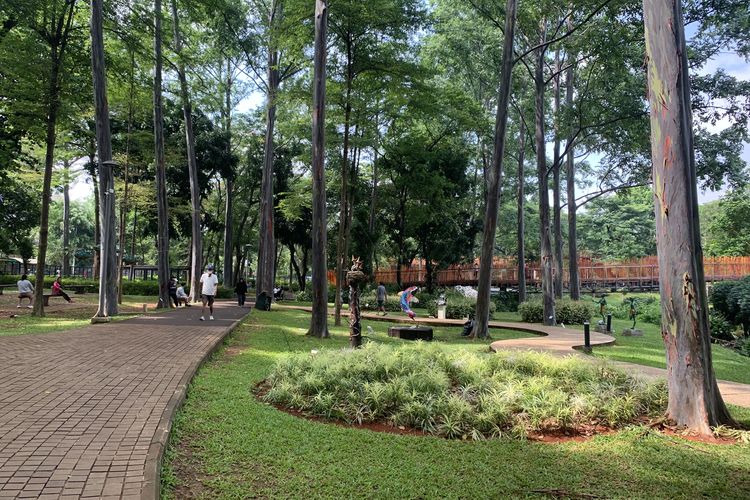 5 Spot Piknik Gratis di Jakarta, Cocok untuk Healing dari Penatnya Rutinitas, 1. Taman Cattleya, 2. One Satrio, 3. Secret Garden Astha District 8, 4. Hutan Kota Gelora Bung Karno, 5. Tebet Eco Park