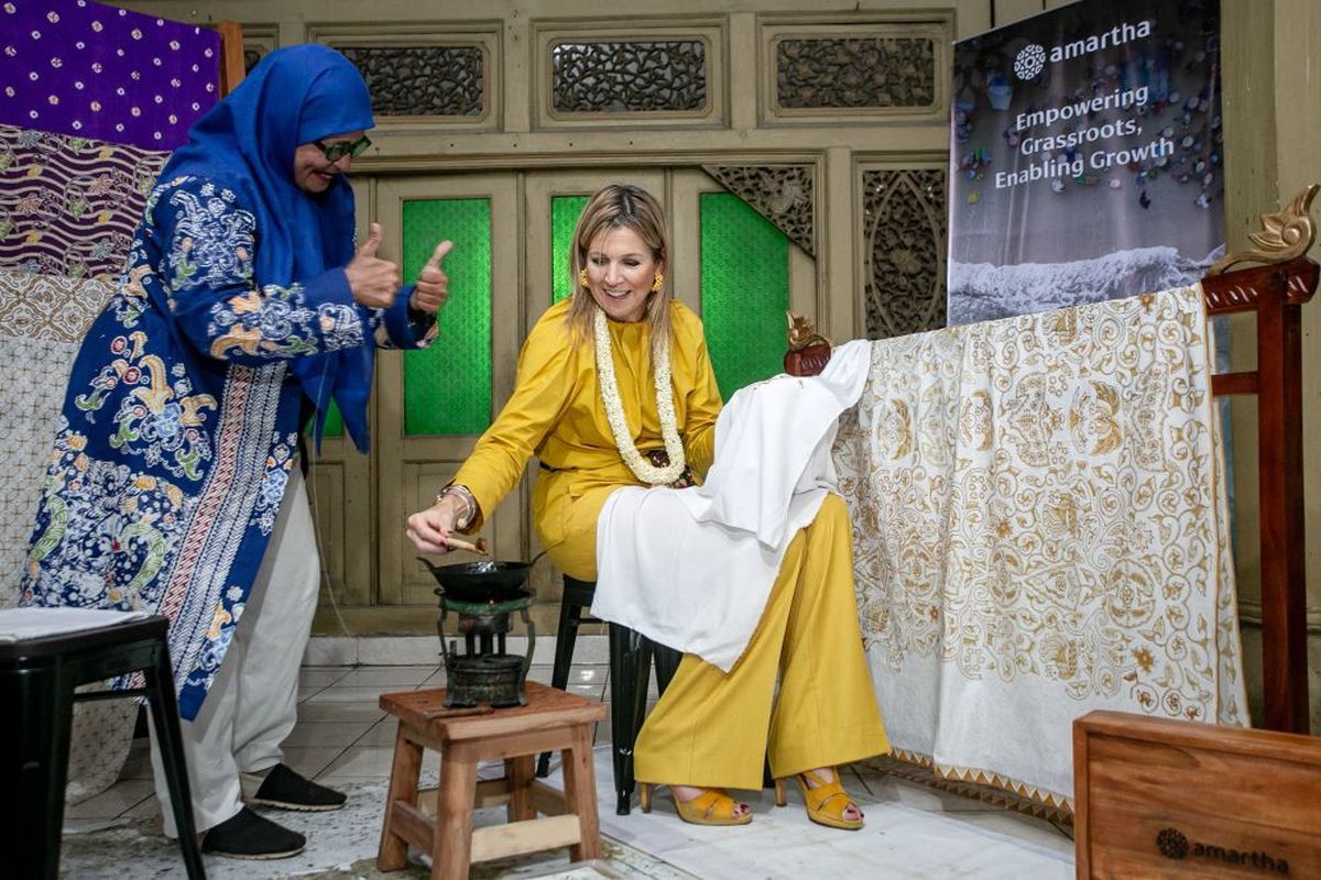 Ratu Maxima, Kampung Batik Laweyan, Wisata Solo, respati ardi, ratu belanda di indonesia, Ratu Belanda ke Solo, ratu maxima belanda kunjungi indonesia, Kampung Batik Laweyan dikunjungi ratu belanda, Wisata Solo ala Ratu Belanda, Berkunjung ke Kampung Batik Laweyan, Batik Laweyan sudah ada sejak era Pajang, Pusat industri batik dan lahirnya para juragan, Meredupnya Laweyan, gempuran tekstil printing, Pariwisata bangkitkan Kampung Batik Laweyan, Dikunjungi Ratu Belanda Maxima