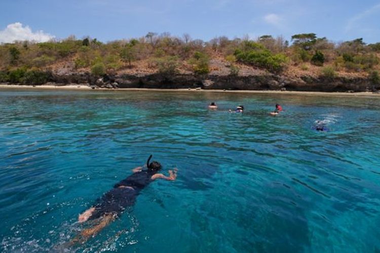 Labuan Bajo, Biaya Liburan ke Pulau Kanawa Labuan Bajo: dari Snorkeling hingga Trekking, Snorkeling mudah untuk pemula, Aktivitas selain snorkeling, Akses dekat Labuan Bajo, Berapa total biaya liburan ke Labuan Bajo?