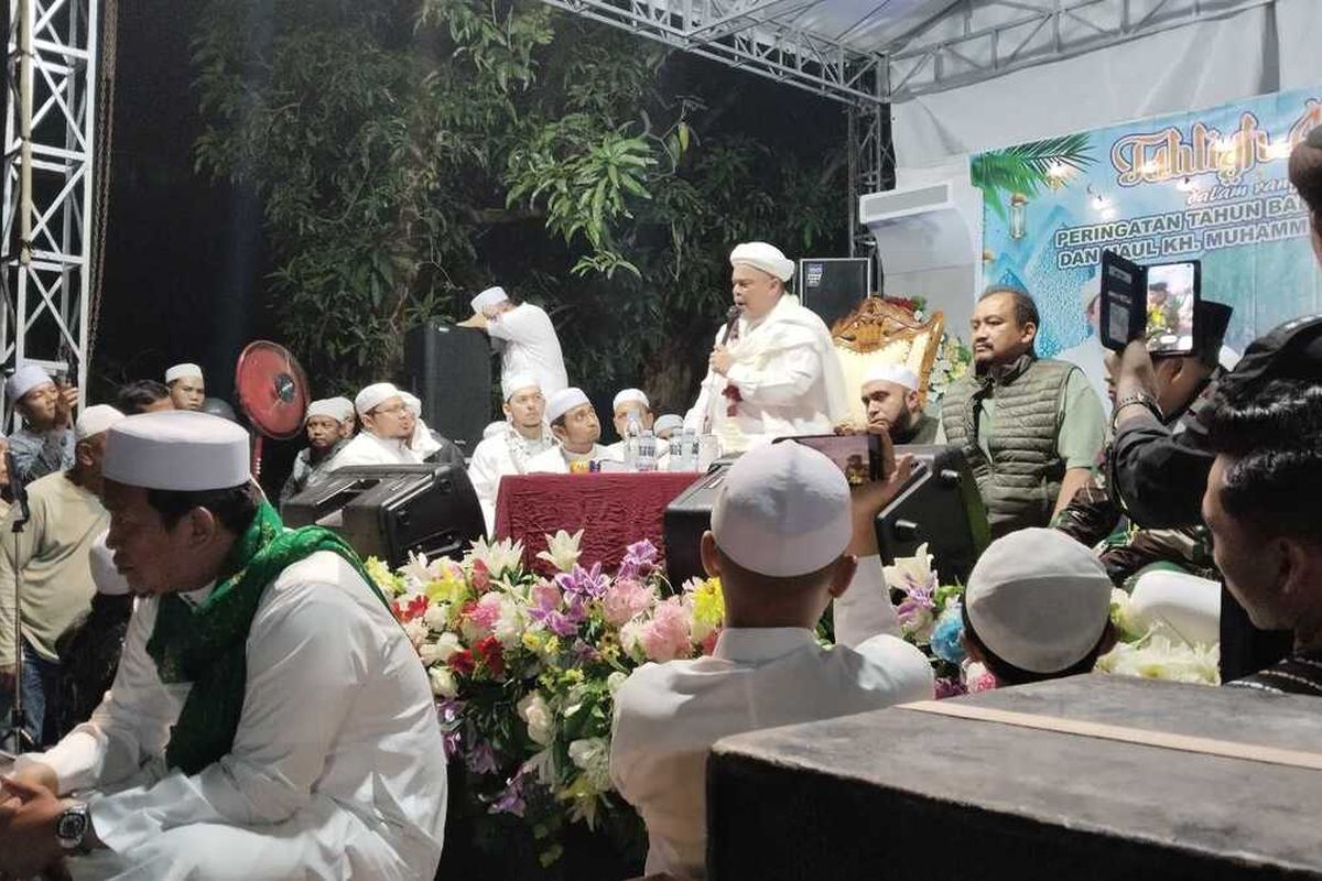 Pemalang, Jawa Tengah, Habib Rizieq, berita Jateng, bentrok Pemalang, habib rizieq di pemalang, Kronologi Bentrok Pengajian Rizieq Shihab di Pemalang, 15 Orang Luka Termasuk Polisi, Ketegangan Berawal Sejak Malam Hari, Aksi Saling Serang dan Pakai Senjata Tajam, 15 Orang Luka, Termasuk 4 Polisi, Rapat Koordinasi Sudah Digelar Sebelumnya, Bupati Pemalang Tegaskan Tak Ada Korban Jiwa